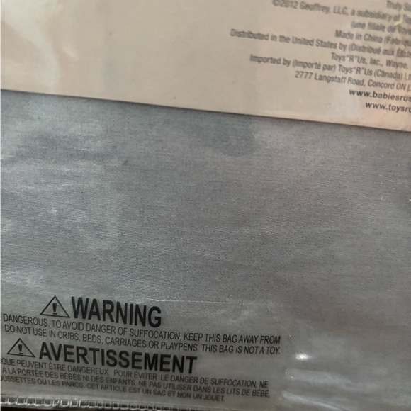 “Truly Scrumptious" fitted crib sheet from the "Dinosaur Tracks" - Picture 6 of 13